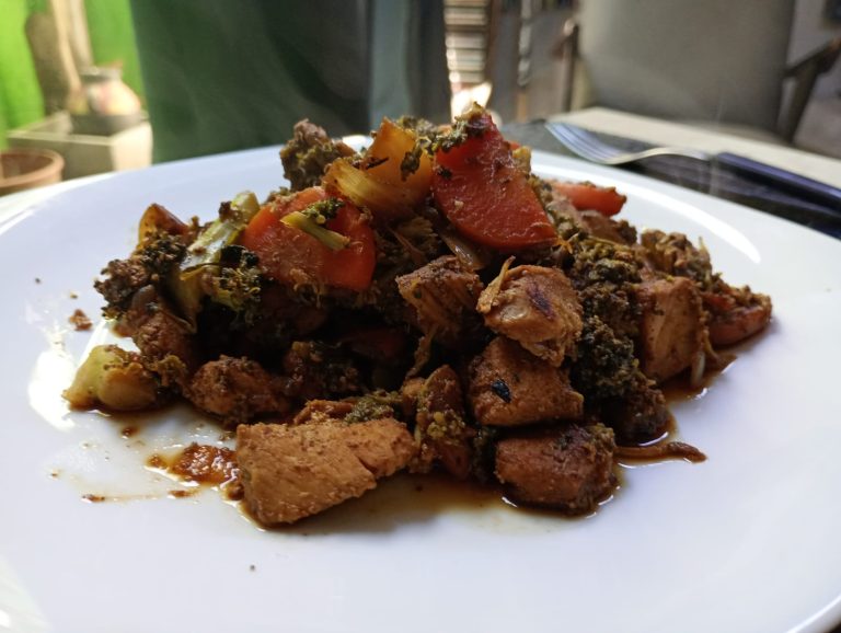 POLLO CON BRÓCOLI Y ZANAHORIA